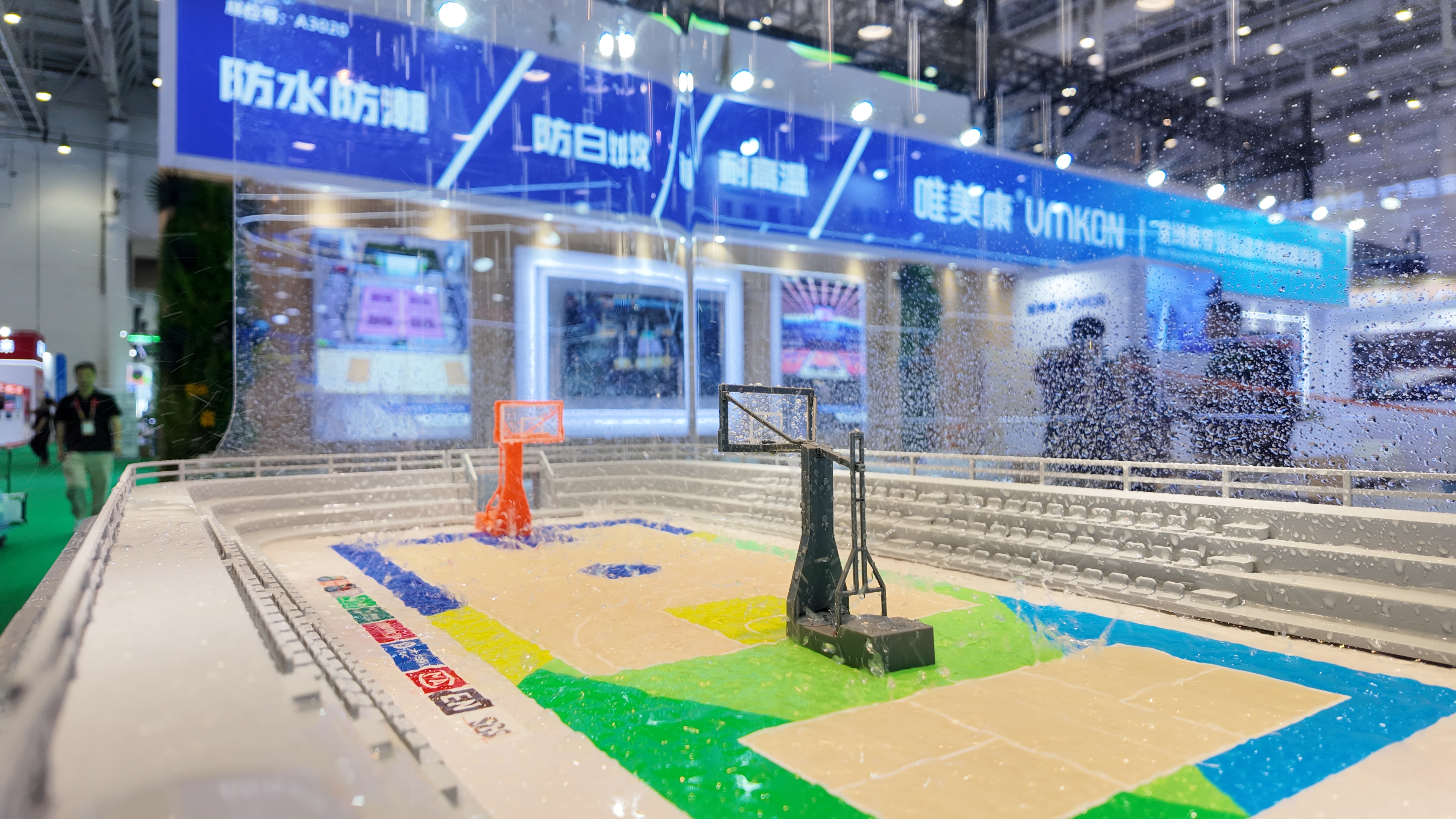 生物基運動地板防水防潮性能實測演示